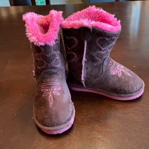 Like new girls suede fur lined boots